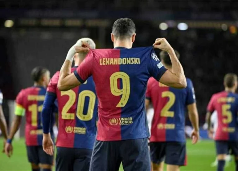 أول رد من فليك بشأن رحيل ليفاندوفسكي عن برشلونة