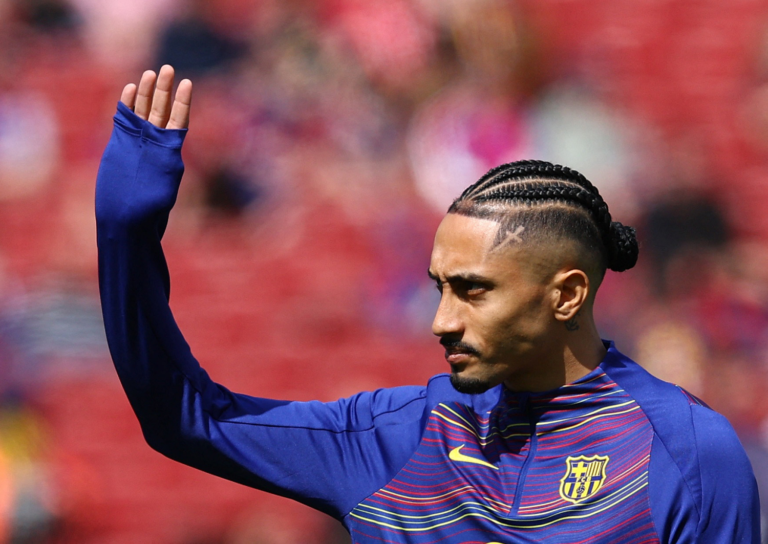 برشلونة يتغلب على أتليتيكو مدريد ويوسع الفارق مع ريال مدريد إلى 7 نقاط