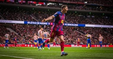 برشلونة يخطف فوزا مثيرا من أتلتيكو مدريد ويعزز صدارة الدوري الإسباني.. فيديو