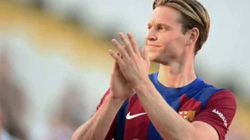 برشلونة يخطط لإشراك دي يونج في مواجهة أتلتيكو مدريد